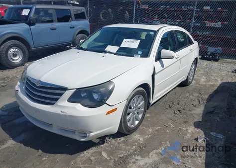 2010 Chrysler Sebring Limited z USA, uszkodzony, nr VIN 1C3CC5FB9AN233751